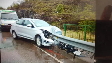 Perdió el control del auto y se incrustó contra un guardarraíl camino al Glaciar Perito Moreno