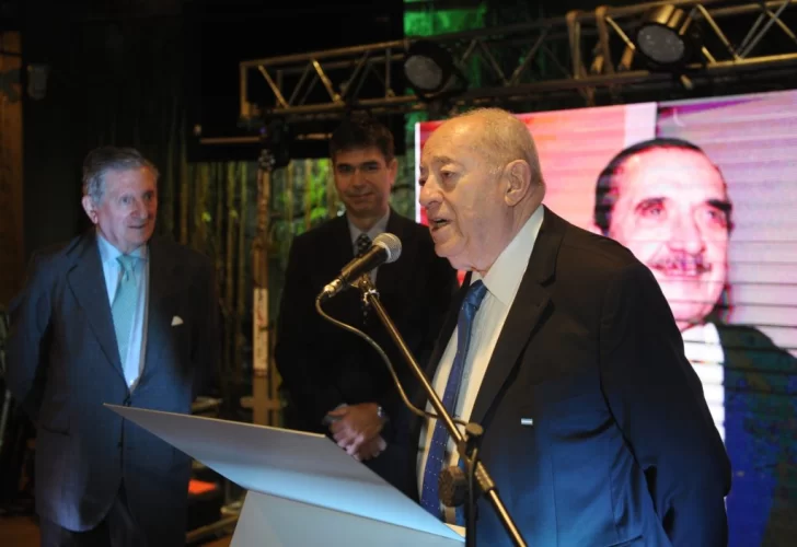 Emotivo homenaje a Guillermo Ignacio por sus 60 años en Adepa