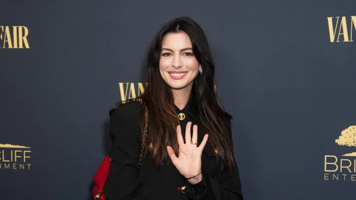 Anne Hathaway sorprendió al compartir una foto con un reconocido actor argentino