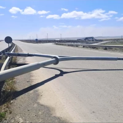 El viento derribó uno de los carteles cerca del Aeropuerto de Río Gallegos