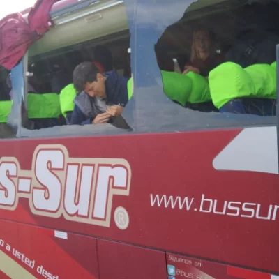 Video. Fuertes vientos rompieron los vidrios de un colectivo que iba desde El Calafate a Natales