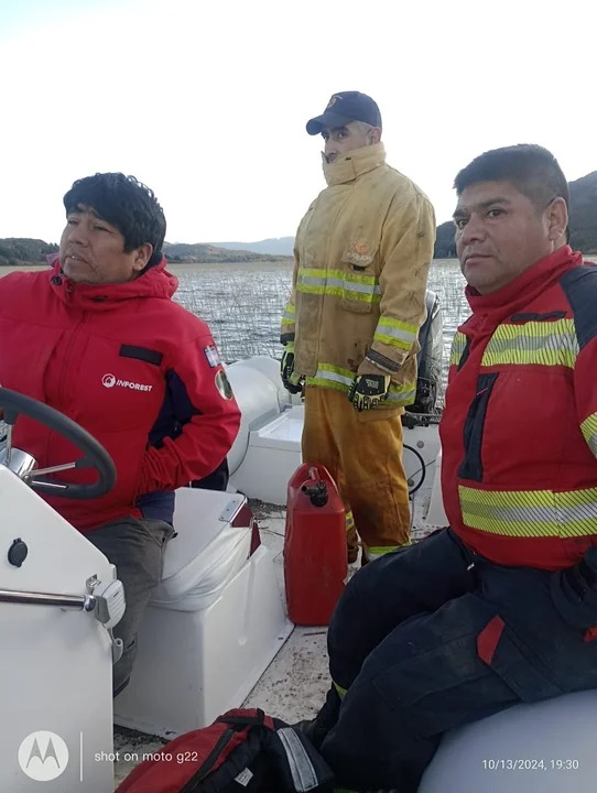 Desesperada-busqueda-en-Chubut-mujer-volco-con-su-kayak-en-el-lago-y-desaparecio123