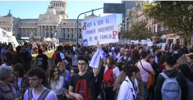 Marcha-Federal-Universitaria-en-las-inmediaciones-del-Congreso-de-la-Nacion-Foto-NA