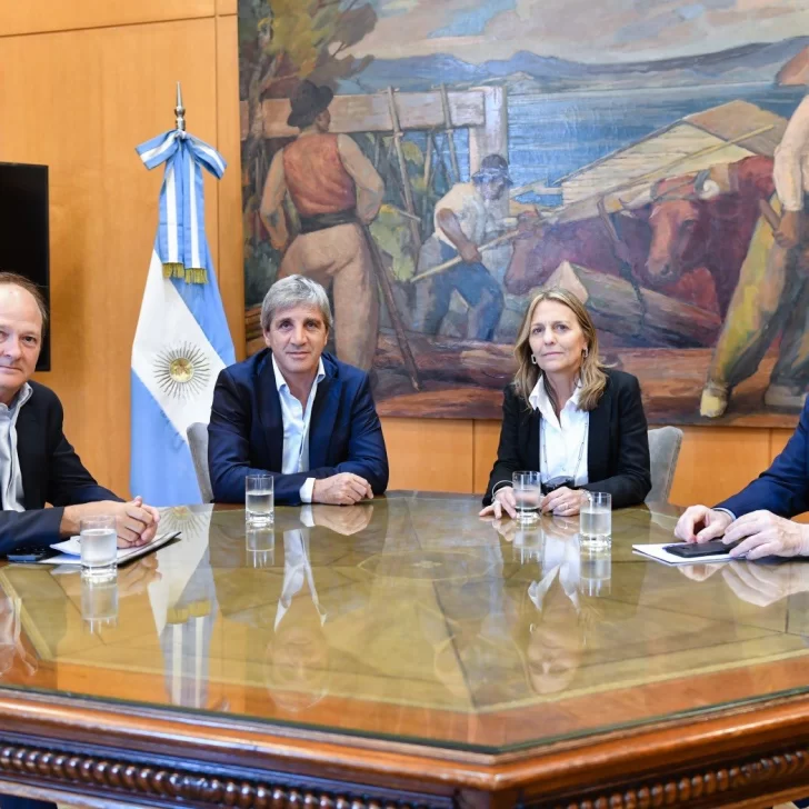 Luis Caputo le dio la bienvenida a María Tettamanti, flamante secretaria de Energía