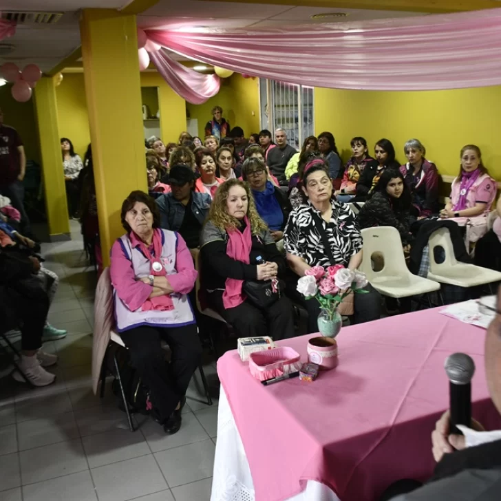 Octubre Rosa: charla sobre atención primaria del cáncer y ley provincial en el Centro Chileno