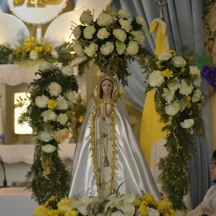 Con procesión, misa y cantata juvenil celebraron a la Virgen de Fátima