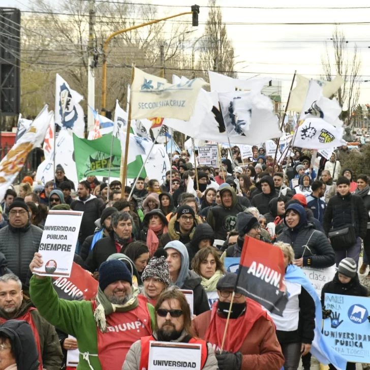 Marcha federal universitaria: Río Gallegos se movilizó en defensa de la educación superior