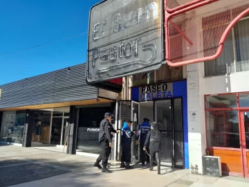 Comerciantes del “Paseo Caleta” están trabajando en las reparaciones para volver a abrir