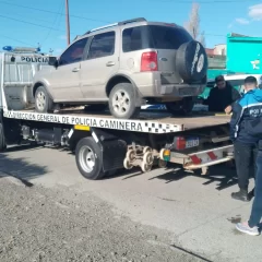 La mujer que embistió a un ciclista se entregó en la Comisaría Cuarta y le secuestraron la camioneta