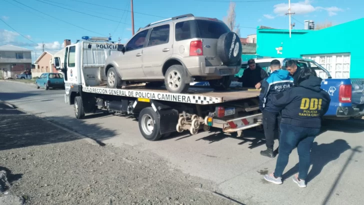 La mujer que embistió a un ciclista se entregó en la Comisaría Cuarta y le secuestraron la camioneta