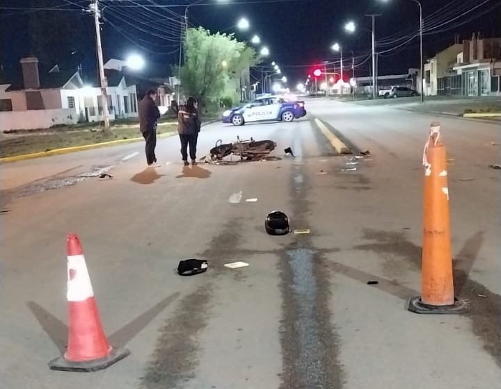 El motociclista accidentado en Río Gallegos lucha por su vida y el conductor del auto recuperó su libertad