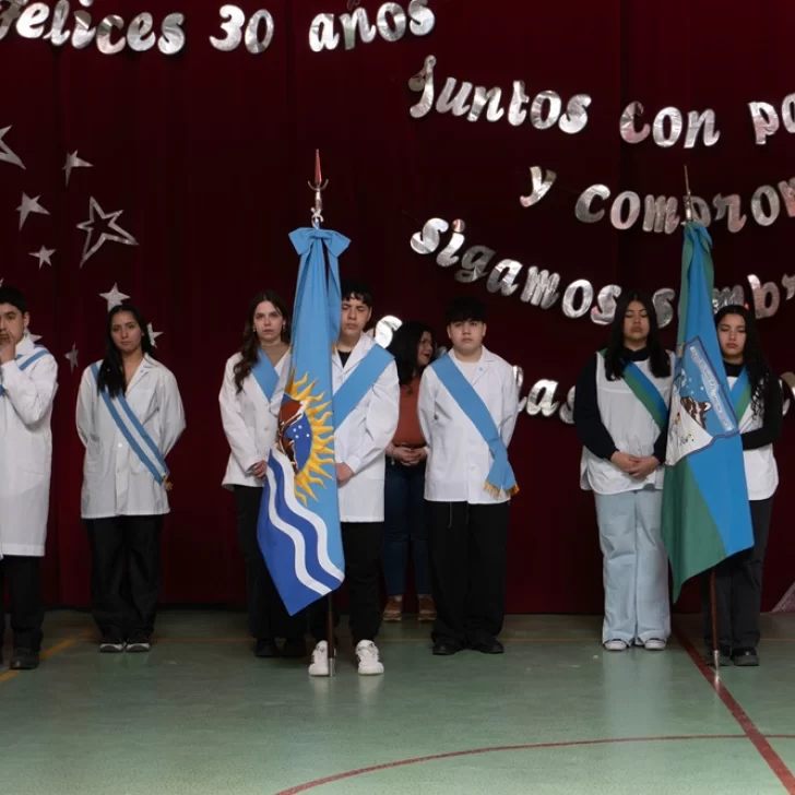 Colegio Secundario N° 25 “Lago del  Desierto” celebró sus Bodas de Perla