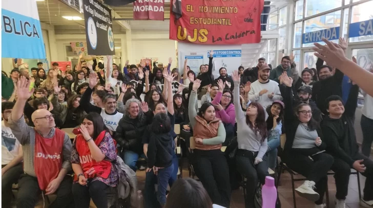 Desde el Centro de Estudiantes cruzaron a la Juventud Radical y defendieron la toma de la UARG