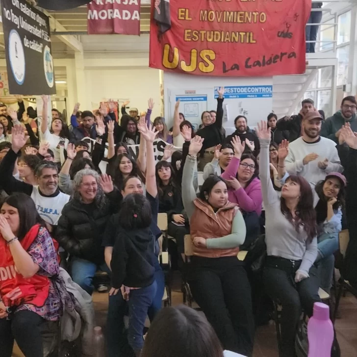 Desde el Centro de Estudiantes cruzaron a la Juventud Radical y defendieron la toma de la UARG