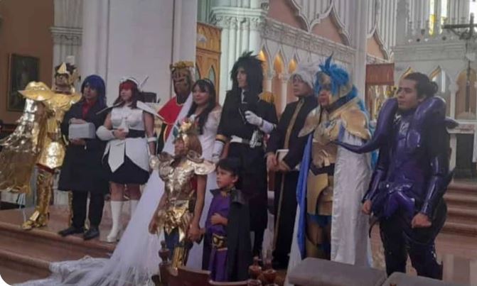 Boda Otaku: una pareja se casó disfrazada de Los Caballeros del Zodiaco y se volvió viral