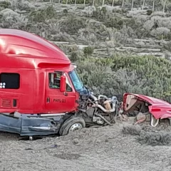 Accidente en Río Chico: un camión derrapó y cayó a un costado la ruta