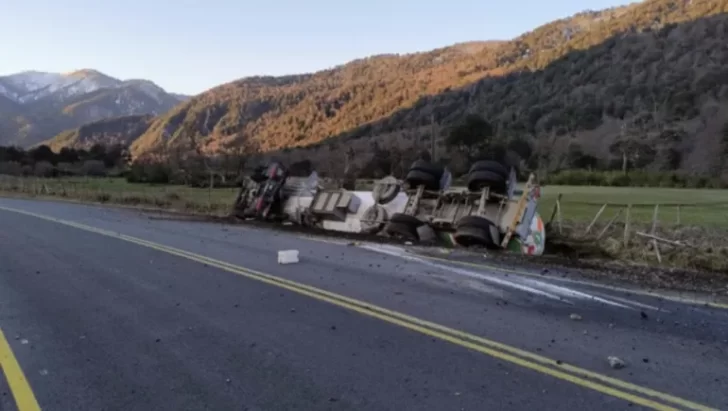 camion-vuelco-chile-dos-muertos-2-728x411