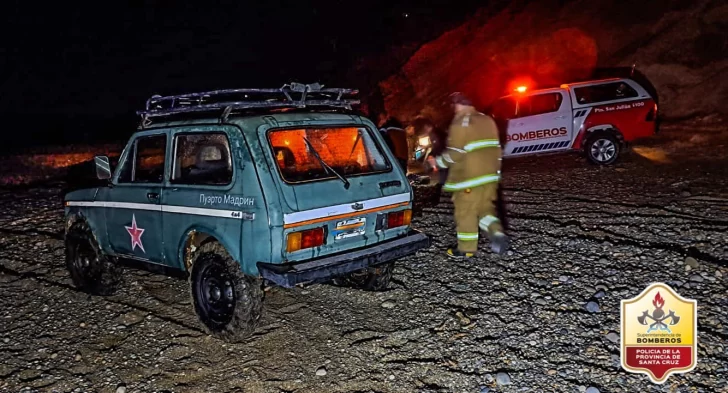 camioneta-4x4-tapada-por-el-agua-2-728x393