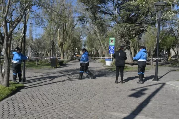Cerraron la Plaza San Martín para prevenir posibles accidentes por el temporal de viento