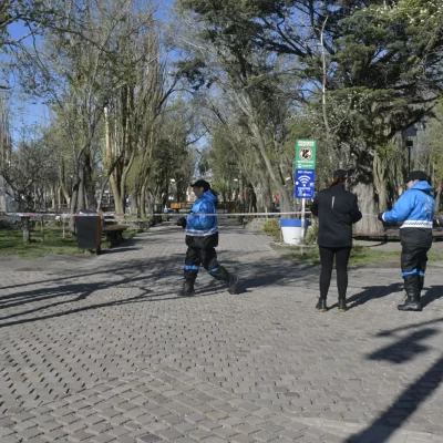 Cerraron la Plaza San Martín para prevenir posibles accidentes por el temporal de viento