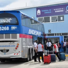 Cierre del aeropuerto de Río Gallegos: cómo reforzarán el transporte por rutas empresas por la alta demanda