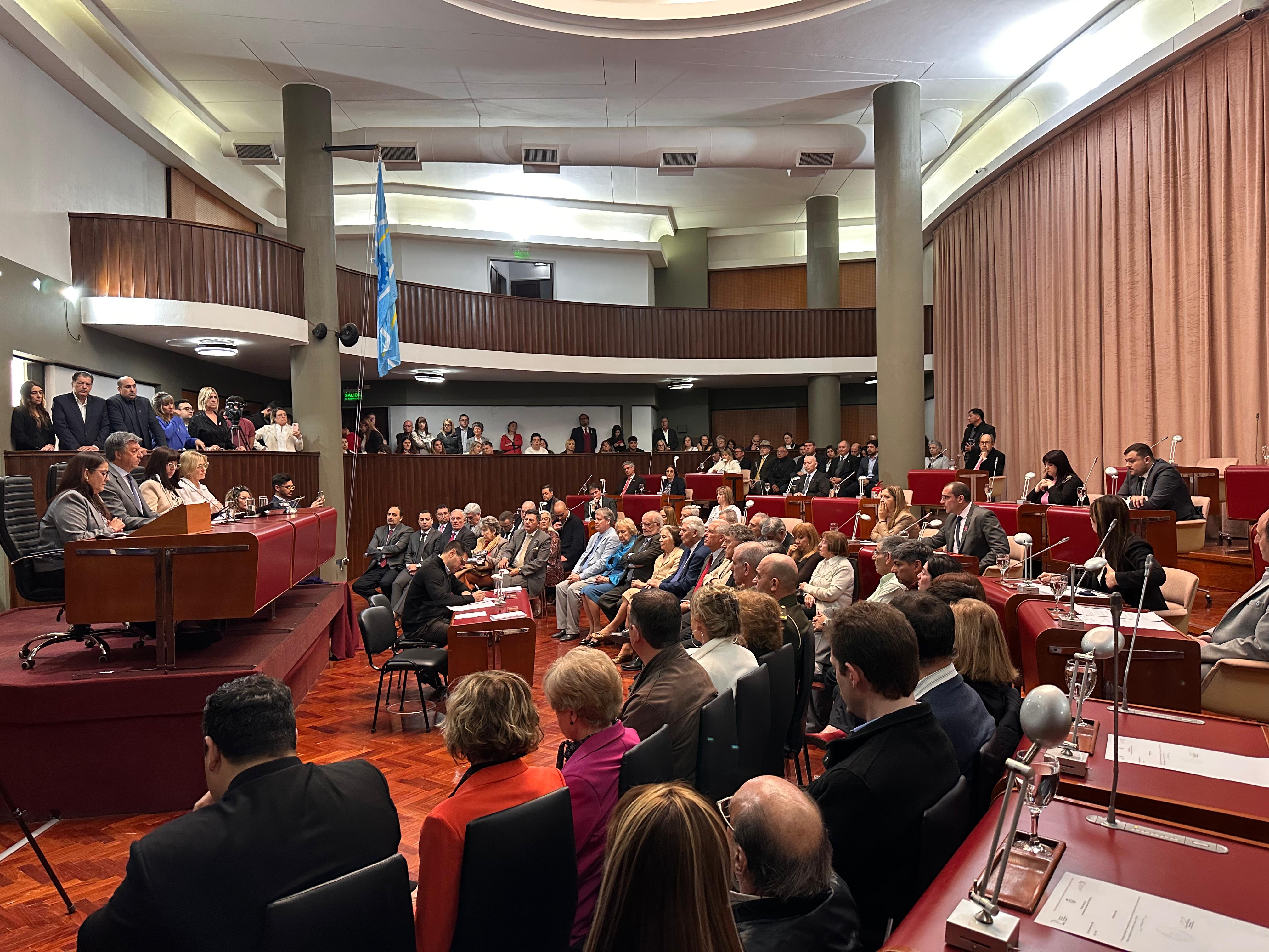 homenaje-de-la-Legislatura-del-Chubut-a-los-convencionales-constituyentes-de-la-reforma-de-1994-1-728x546