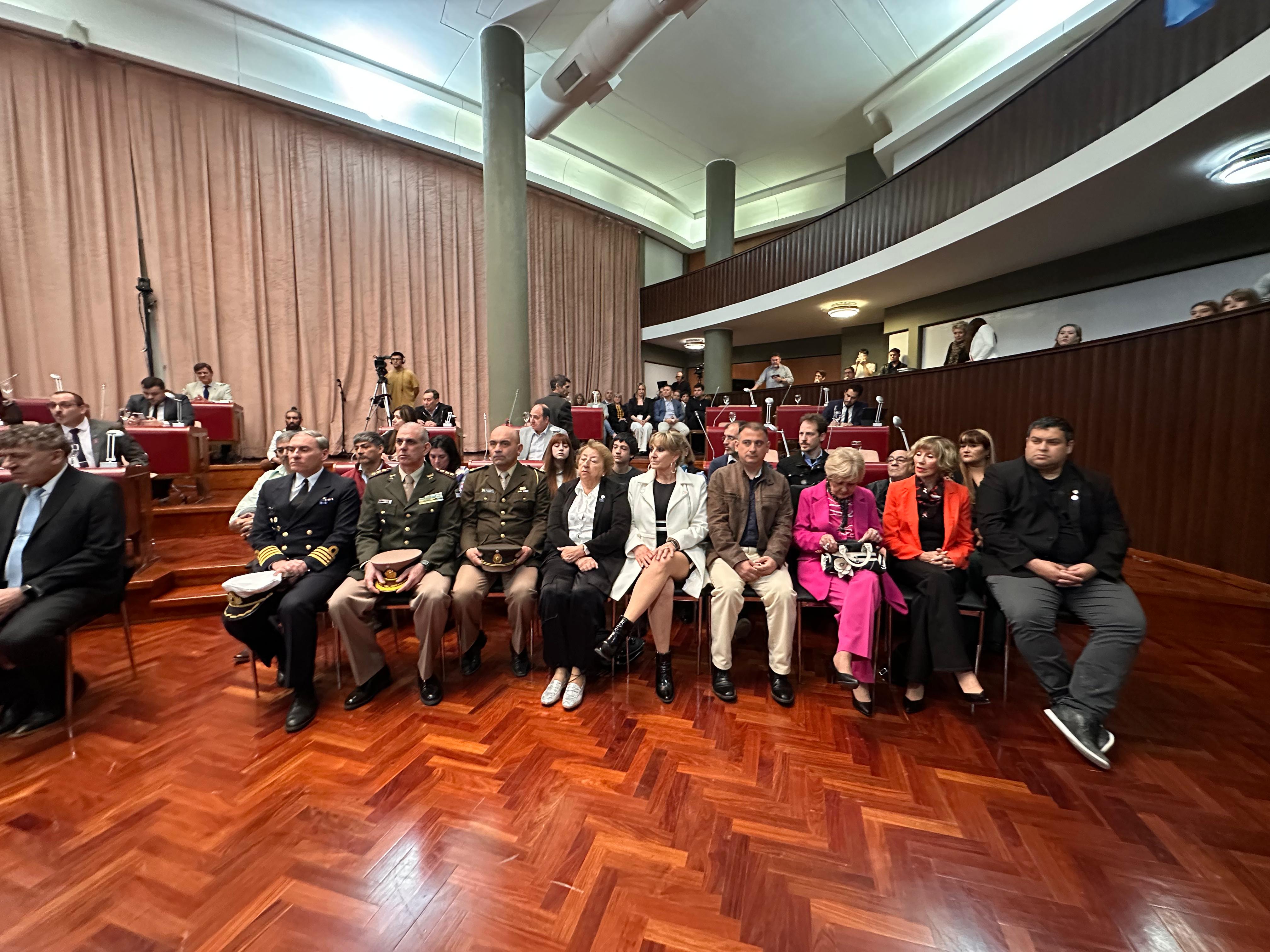 homenaje-de-la-Legislatura-del-Chubut-a-los-convencionales-constituyentes-de-la-reforma-de-1994-2-728x546