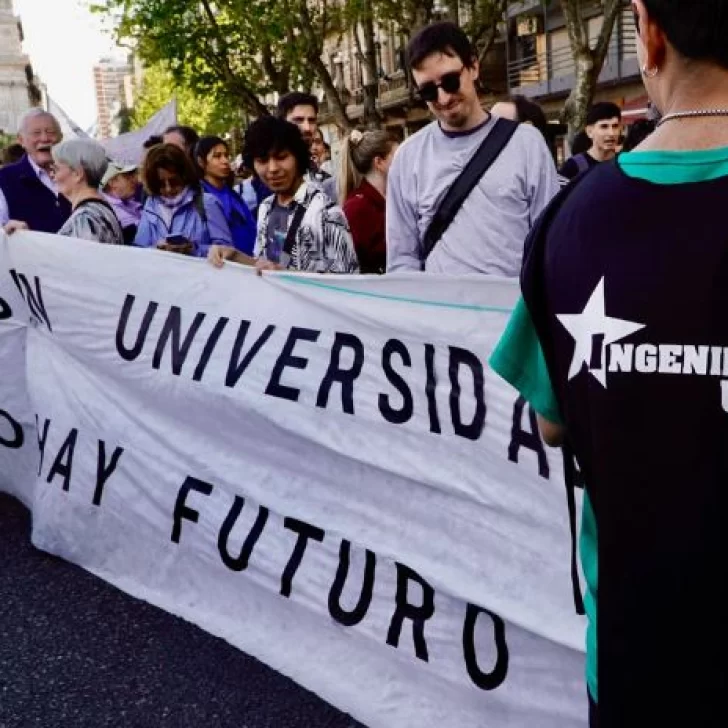 Comenzó la marcha universitaria: docentes, no docentes y estudiantes se movilizan en defensa de la educación pública