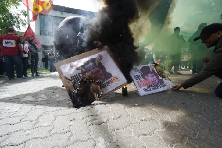 marcha-universidad-educacion-publica-paro-ATE-ADOSAC-estatales-docentes-LF-5-728x486