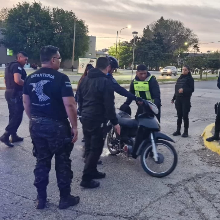 La Policía retuvo 4 motos en operativos de control vial en Caleta Olivia