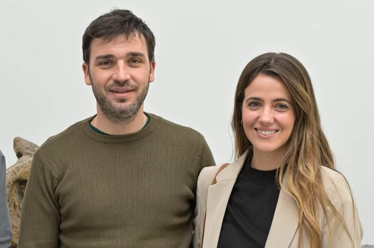 El gobernador Nacho Torres se mostró con su novia Ornella Costa, la santacruceña a cargo de la Fundación Banco Chubut