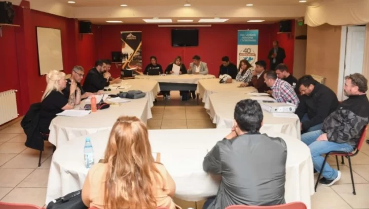 Paritaria central de Santa Cruz: los gremios rechazaron la propuesta del gobierno 
