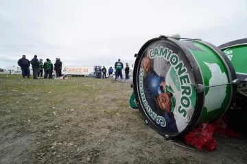 Paro de transporte: corte y movilización del Sindicato de Camioneros en el ingreso de Río Gallegos