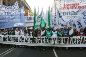 Docentes universitarios anunciaron un plan de lucha de dos semanas de paro