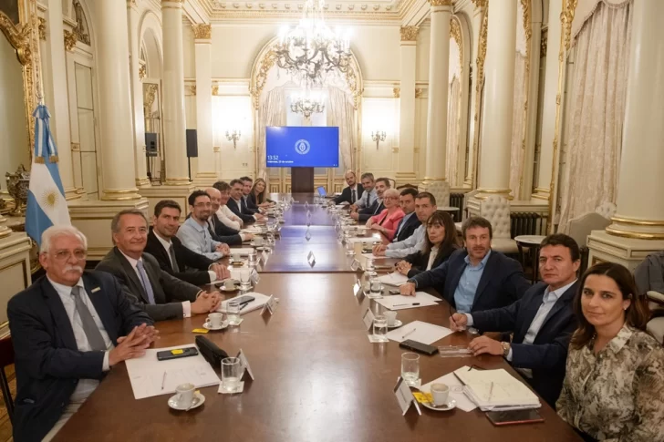 Roxana Reyes participó en reunión de Presupuesto 2025 en Casa Rosada