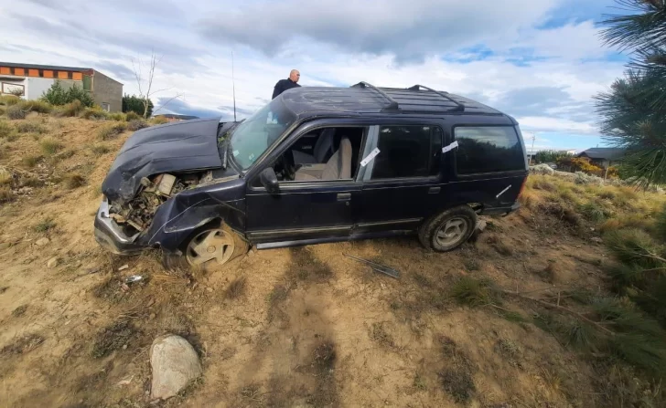 Las hizo todas: robó en autos estacionados, se apoderó de una camioneta, chocó y casi vuelca