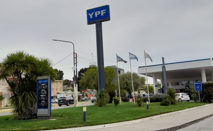 Pidió que le carguen nafta a su auto en una estación de servicio de YPF y se fue sin pagar