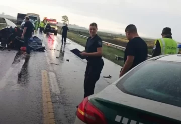 Un hombre y su hijo murieron al seguir la ambulancia de su esposa a punto de parir