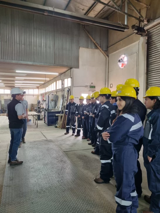 COAM.-Visita-a-la-operacion-de-COAM-en-la-Cuenca-Austral-546x728