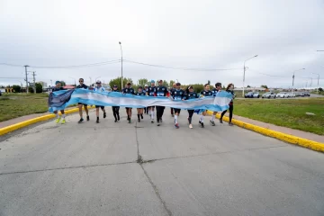 Homenaje a los 44 tripulantes del ARA San Juan: 14 ultramaratonistas unieron El Calafate con Río Gallegos