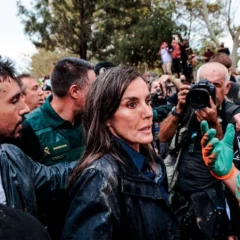 Insultaron y le tiraron barro a los Reyes de España en Valencia cuando visitaban a los afectado por la DANA