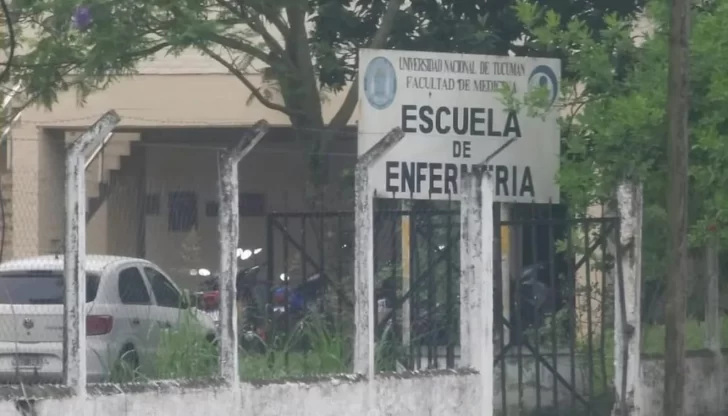 Escándalo: Denunciaron a un docente de la carrera de enfermería por aprobar a alumnos a cambio de favores sexuales