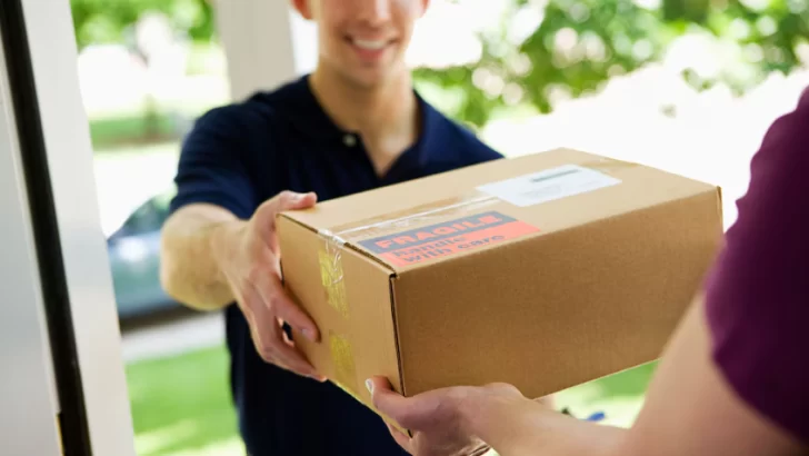 El Gobierno anunció que eliminará impuestos para compras en dólares desde diciembre