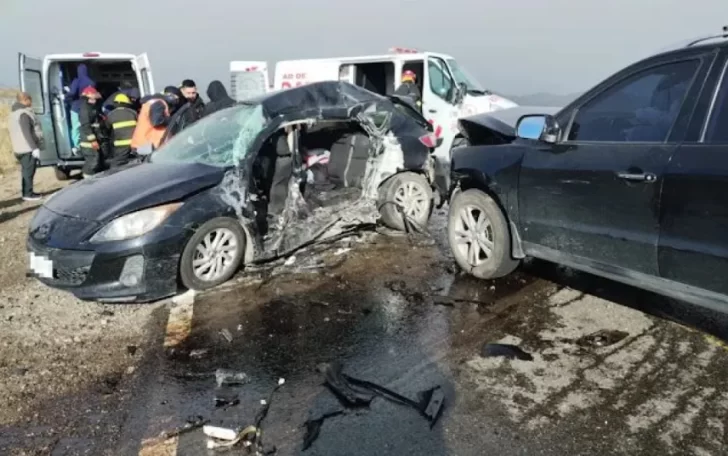 Grave accidente en Ruta 40: un choque entre un vehículo chileno y uno argentino dejó varios heridos