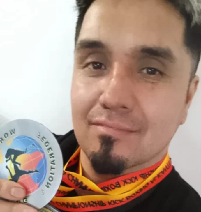 Víctor Cárdenas brilló en el Mundial de Kickboxing: campeón en Light Contact y subcampeón en Boxeo