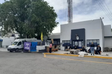 Municipales de Caleta Olivia siguen reclamando y un concejal pidió no sesionar