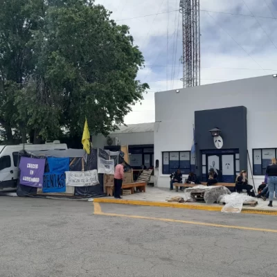 Municipales de Caleta Olivia siguen reclamando y un concejal pidió no sesionar