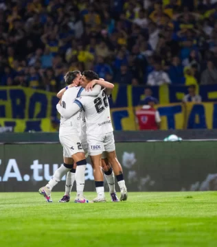 Vélez derrotó a Boca por 4-3 y es finalista de la Copa Argentina