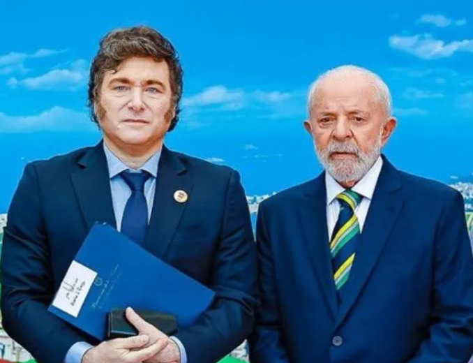 Javier-Milei-y-Lula-Da-Silva-posan-para-la-foto-en-la-Cumbre-del-G20-en-Brasil-luego-de-un-frio-saludo-protocolar. Javier-Milei-y-Lula-Da-Silva-posan-para-la-foto-en-la-Cumbre-del-G20-en-Brasil-luego-de-un-frio-saludo-protocolar.