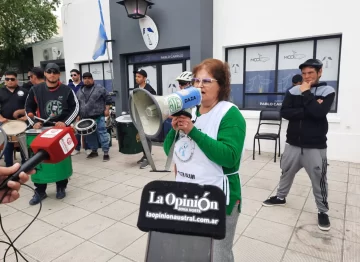 Estatales apoyaron, con su marcha, a los municipales de Caleta Olivia